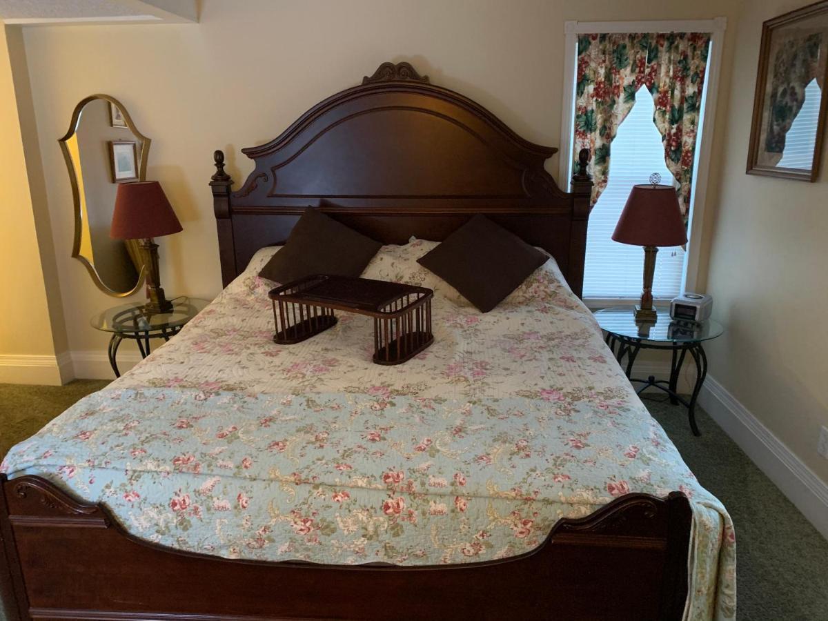 Emerald Necklace Inn Bed And Breakfast 레이크우드 외부 사진