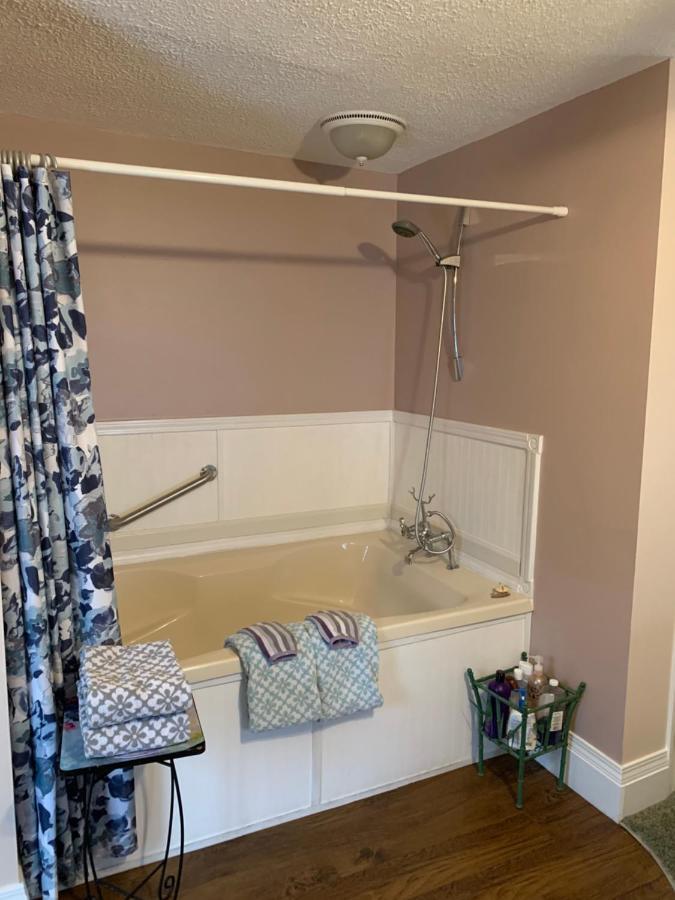 Emerald Necklace Inn Bed And Breakfast 레이크우드 외부 사진