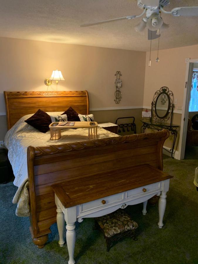 Emerald Necklace Inn Bed And Breakfast 레이크우드 외부 사진