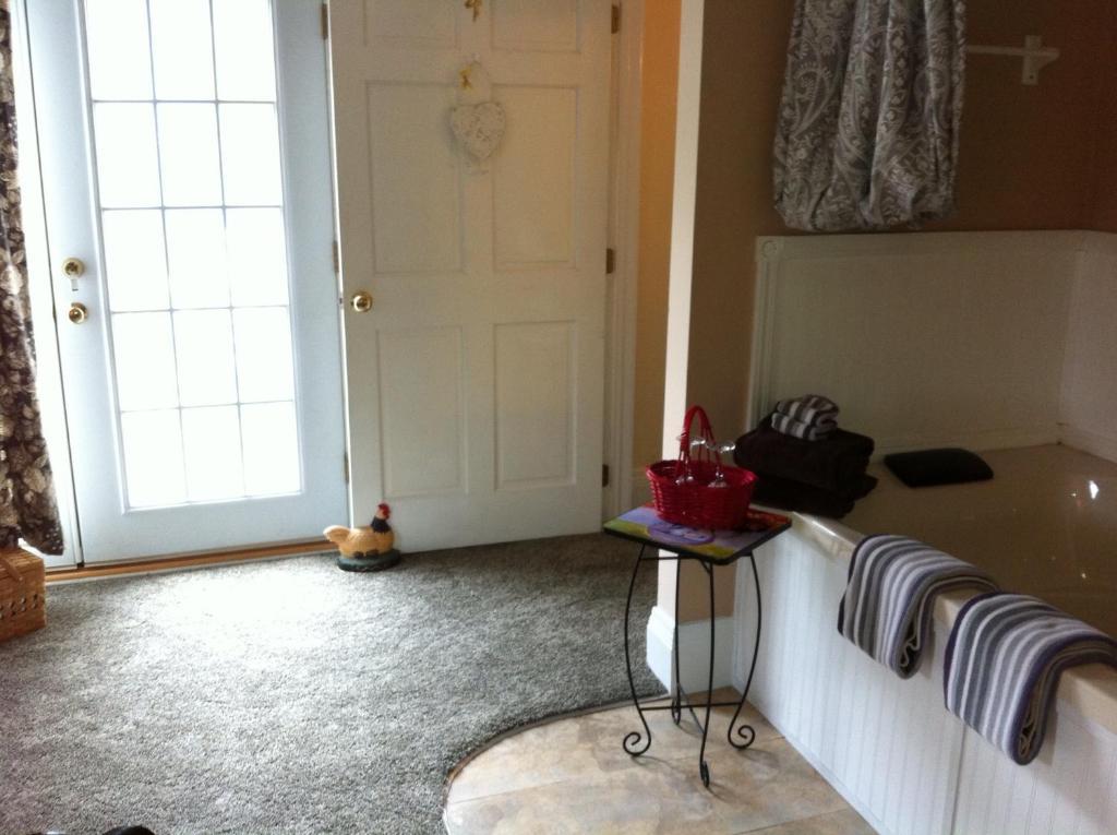 Emerald Necklace Inn Bed And Breakfast 레이크우드 객실 사진