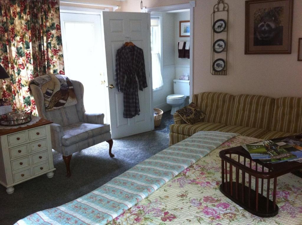 Emerald Necklace Inn Bed And Breakfast 레이크우드 객실 사진